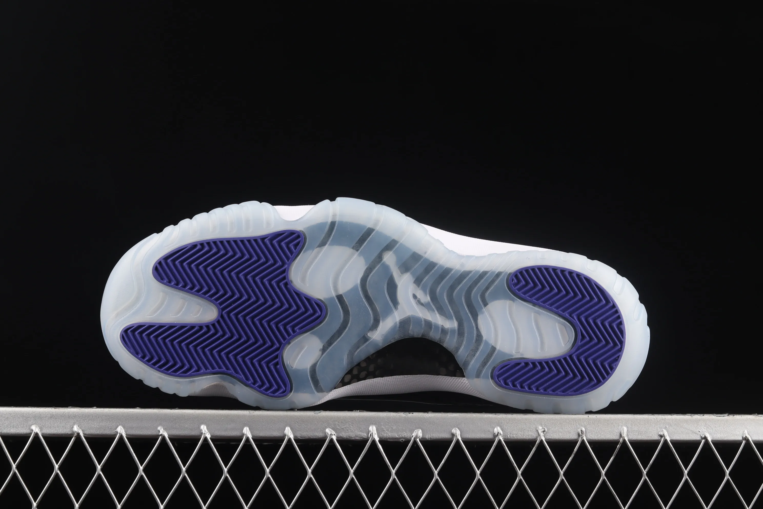 All categories Air Jordan Jordan series basketball shoes Air Jordan 11 F version Air Jordan 11Concord aj11 Concord black and white replica basketball shoes 378037-100